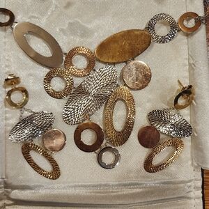 Elegant Gold and Silver Statement Necklace